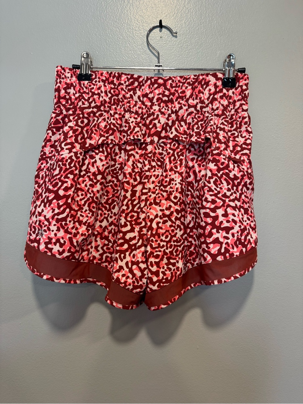 Athleta Mesh Racer Run Short 3” Size XS - Picture 3 of 5